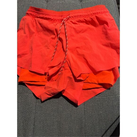 Athleta Trekkie Crest 2 in 1 shortie size 8 orange racing red - Picture 3 of 6